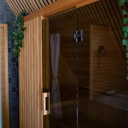 Smetovi With Jacuzzi & Sauna Holiday home