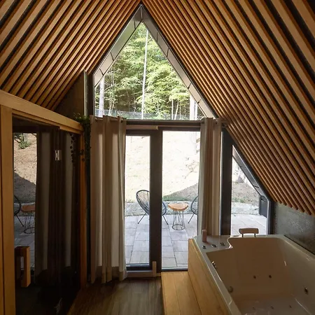 Vikendica Smetovi 度假居 泽尼察