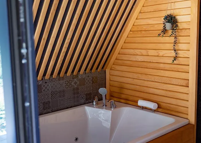 Smetovi With Jacuzzi & Sauna Holiday home